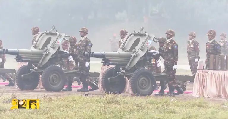 ৩১ বার তোপধ্বনিতে শহিদদের প্রতি স্যালুট প্রদর্শন